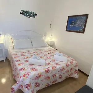 Centro Storico Flat 7 Mins From Port , Città di Lipari Italia